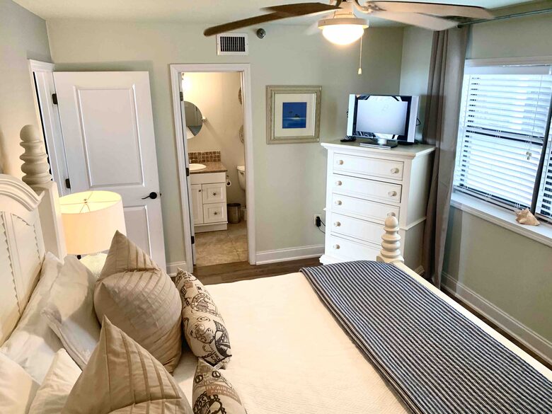 Chic Ocean Front 3-Bedroom Condo with a Pool - Fort Walton Beach, Florida