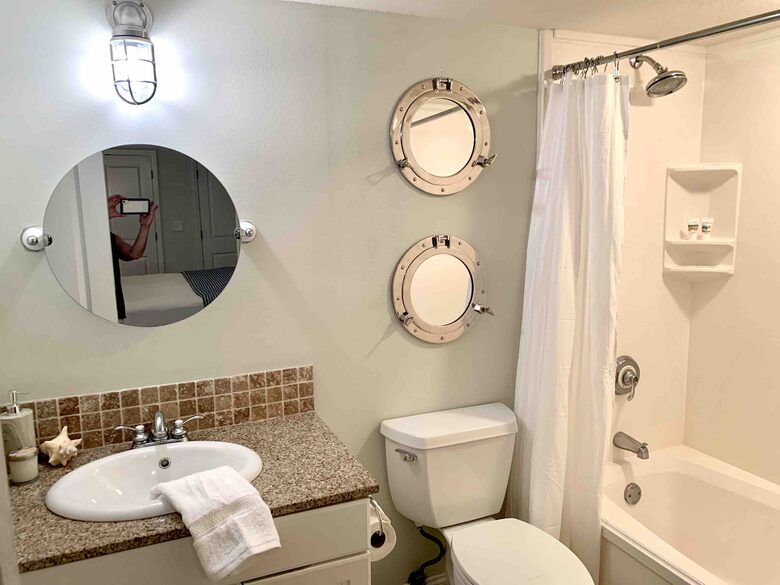 Chic Ocean Front 3-Bedroom Condo with a Pool - Fort Walton Beach, Florida