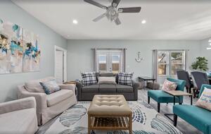 Cheerful 3- Bedroom Cottage 5 Min Walk to the Beach - Panama City Beach, Florida