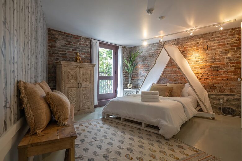 Exclusive 6 bed, 6 bath residence in Old Montreal - Montreal, Canada