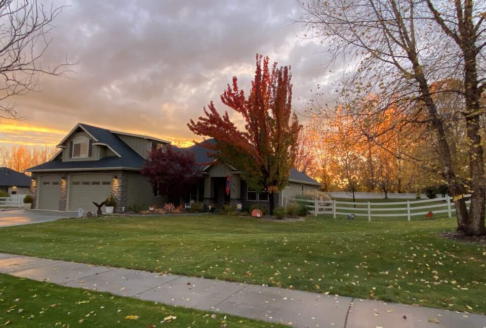 Spacious Idaho Getaway Minutes from Downtown Eagle - Eagle, Idaho
