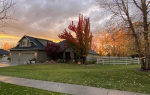 Spacious Idaho Getaway Minutes from Downtown Eagle - Eagle, Idaho