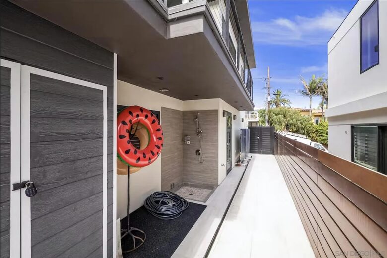 Private Shower/Shack w/ Umbrella, Chairs, Boogie/Surf Boards