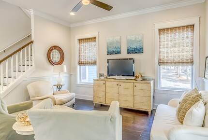Modern home w/ shared pool | 8 minute walk to beach - Santa Rosa Beach, Florida