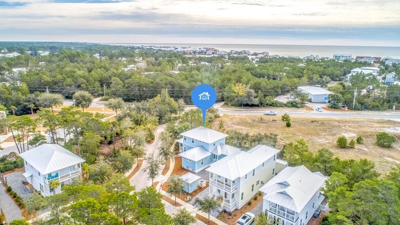 Modern home w/ shared pool | 8 minute walk to beach - Santa Rosa Beach, Florida