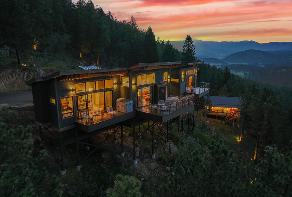 Zen Treehouse + Glamping Tent at Twilight - Views on Views!