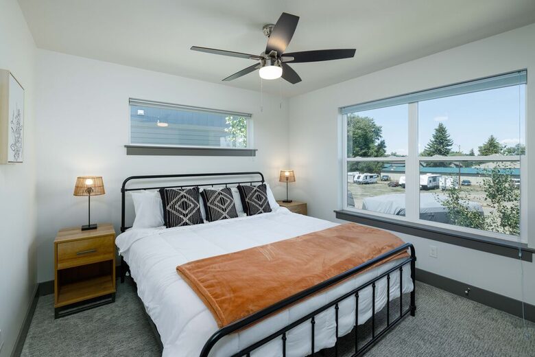 Second bedroom with king bed
