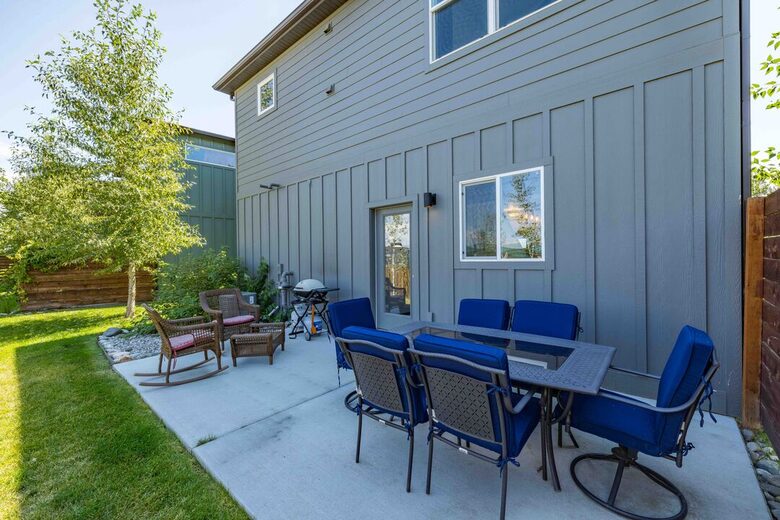Back patio with table for six and grill