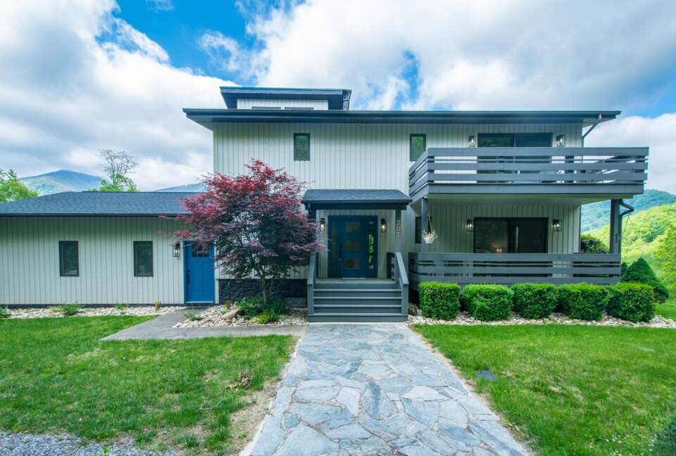 Modern Maggie Valley Getaway - Maggie Valley, North Carolina