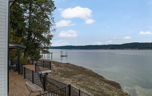Luxury Hood Canal Beachfront Home w/ Large Deck & Kayaks! - Belfair, Washington