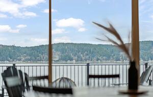 Luxury Hood Canal Beachfront Home w/ Large Deck & Kayaks! - Belfair, Washington