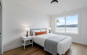 Luxury Hood Canal Beachfront Home w/ Large Deck & Kayaks! - Belfair, Washington