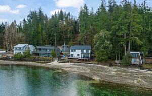 Luxury Hood Canal Beachfront Home w/ Large Deck & Kayaks! - Belfair, Washington