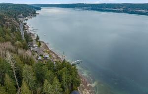 Luxury Hood Canal Beachfront Home w/ Large Deck & Kayaks! - Belfair, Washington