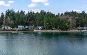Luxury Hood Canal Beachfront Home w/ Large Deck & Kayaks! - Belfair, Washington
