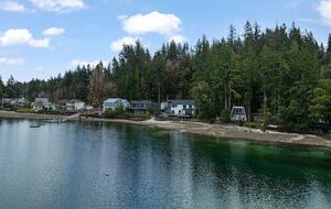 Luxury Hood Canal Beachfront Home w/ Large Deck & Kayaks! - Belfair, Washington