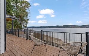 Luxury Hood Canal Beachfront Home w/ Large Deck & Kayaks! - Belfair, Washington