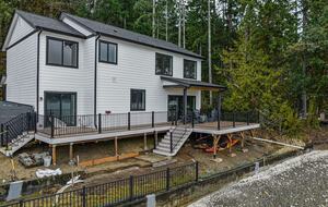 Luxury Hood Canal Beachfront Home w/ Large Deck & Kayaks! - Belfair, Washington