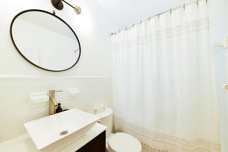 Spacious Villa with 9 bedrooms, pool, and great location! - Fort Lauderdale, Florida