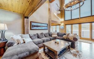 McCall Lakeside Chalet | With a dock, firepit, stunning interior, & grill - skiing access - MaCall, Idaho