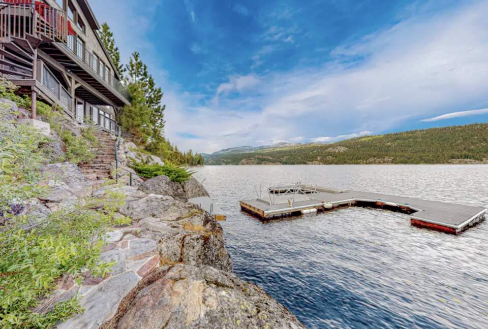 McCall Lakeside Chalet | With a dock, firepit, stunning interior, & grill - skiing access - MaCall, Idaho