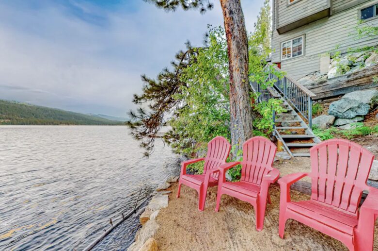 McCall Lakeside Chalet | With a dock, firepit, stunning interior, & grill - skiing access - MaCall, Idaho