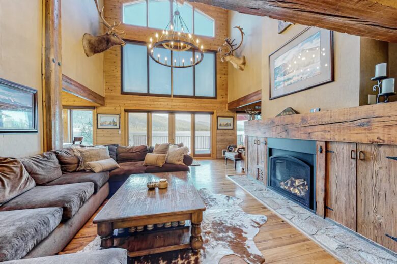 McCall Lakeside Chalet | With a dock, firepit, stunning interior, & grill - skiing access - MaCall, Idaho