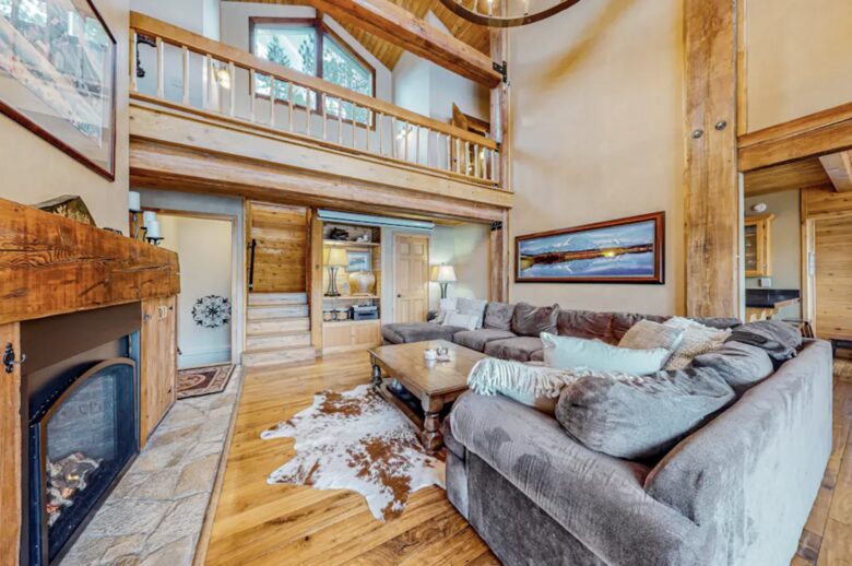 McCall Lakeside Chalet | With a dock, firepit, stunning interior, & grill - skiing access - MaCall, Idaho