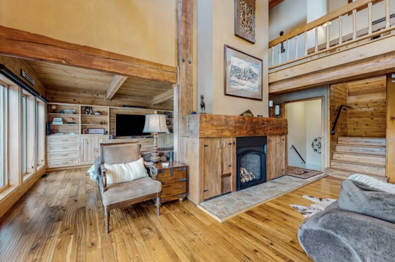 McCall Lakeside Chalet | With a dock, firepit, stunning interior, & grill - skiing access - MaCall, Idaho