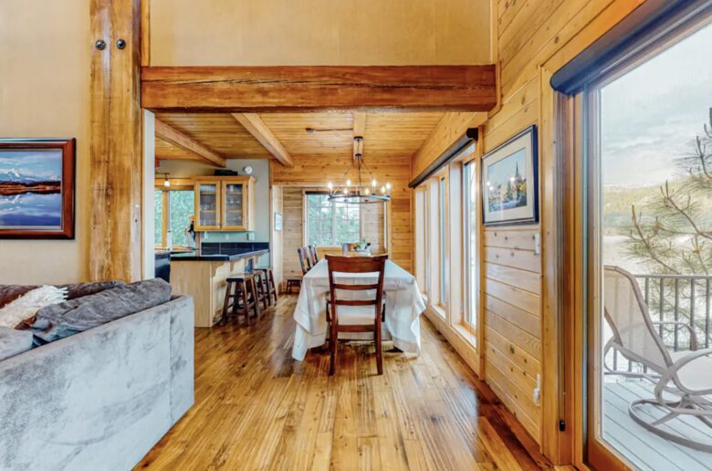 McCall Lakeside Chalet | With a dock, firepit, stunning interior, & grill - skiing access - MaCall, Idaho