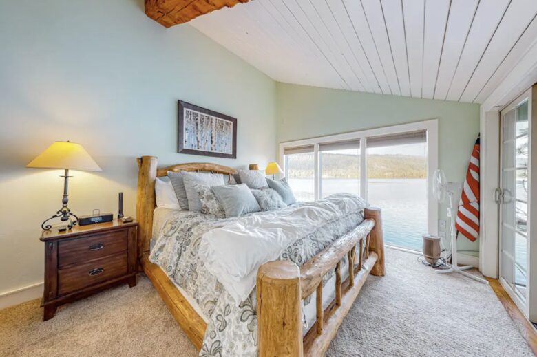 McCall Lakeside Chalet | With a dock, firepit, stunning interior, & grill - skiing access - MaCall, Idaho