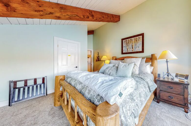 McCall Lakeside Chalet | With a dock, firepit, stunning interior, & grill - skiing access - MaCall, Idaho