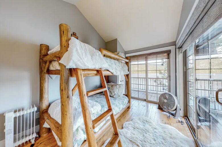 McCall Lakeside Chalet | With a dock, firepit, stunning interior, & grill - skiing access - MaCall, Idaho