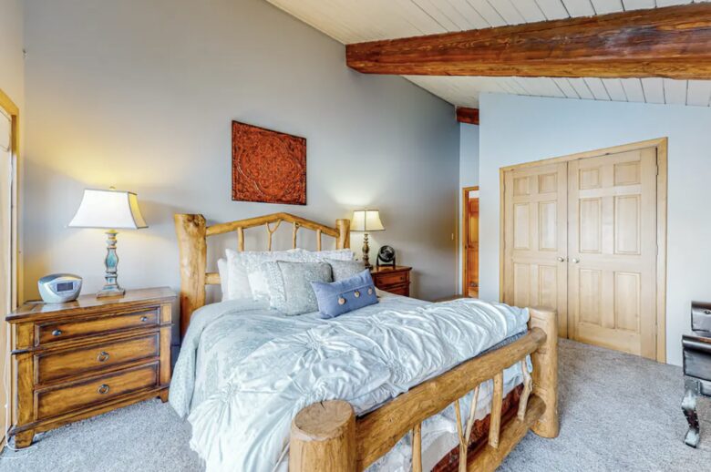 McCall Lakeside Chalet | With a dock, firepit, stunning interior, & grill - skiing access - MaCall, Idaho