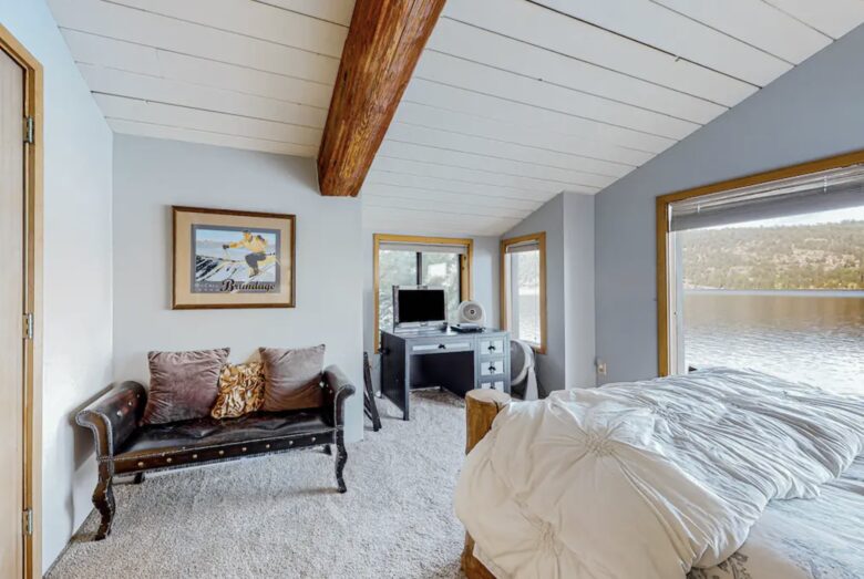 McCall Lakeside Chalet | With a dock, firepit, stunning interior, & grill - skiing access - MaCall, Idaho