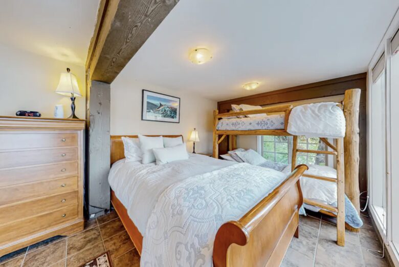 McCall Lakeside Chalet | With a dock, firepit, stunning interior, & grill - skiing access - MaCall, Idaho