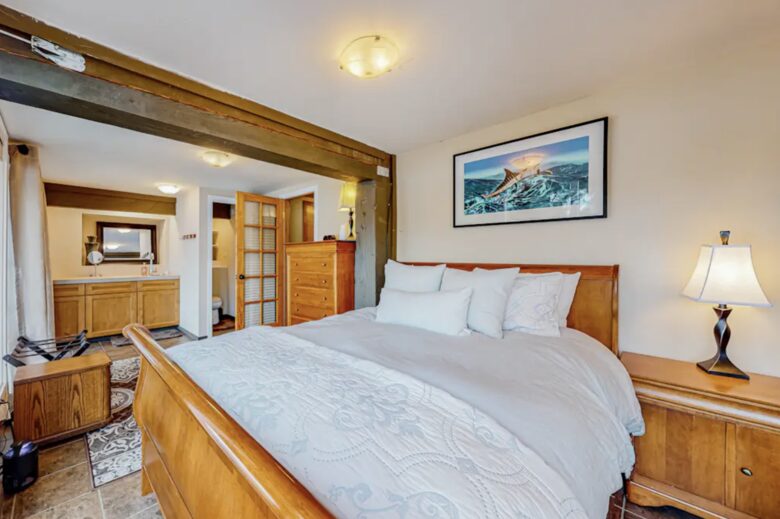 McCall Lakeside Chalet | With a dock, firepit, stunning interior, & grill - skiing access - MaCall, Idaho