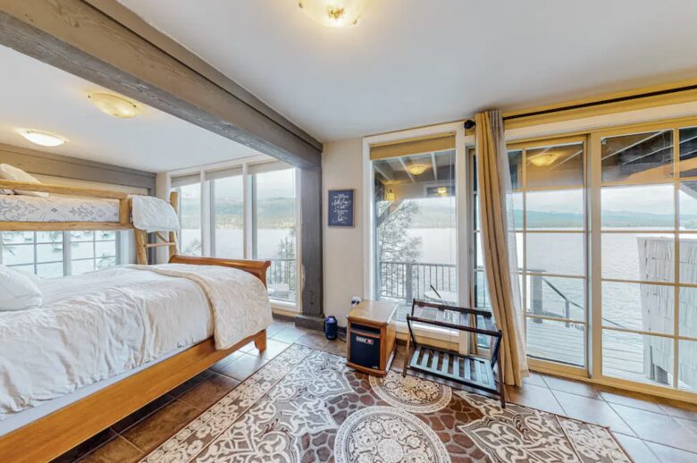 McCall Lakeside Chalet | With a dock, firepit, stunning interior, & grill - skiing access - MaCall, Idaho