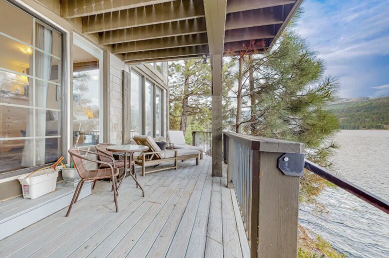 McCall Lakeside Chalet | With a dock, firepit, stunning interior, & grill - skiing access - MaCall, Idaho