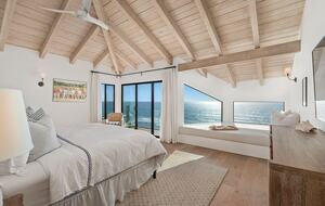 Top Floor Oceanfront Retreat, a Short 3-5 Minute Walk to the Beach - Solana Beach, California
