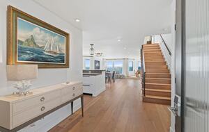 Top Floor Oceanfront Retreat, a Short 3-5 Minute Walk to the Beach - Solana Beach, California