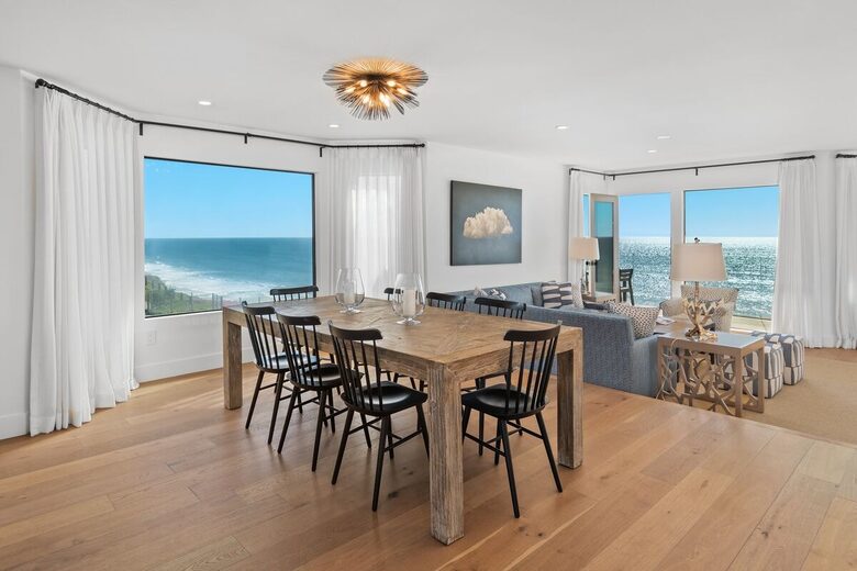 Top Floor Oceanfront Retreat, a Short 3-5 Minute Walk to the Beach - Solana Beach, California
