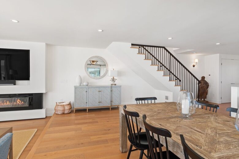 Top Floor Oceanfront Retreat, a Short 3-5 Minute Walk to the Beach - Solana Beach, California
