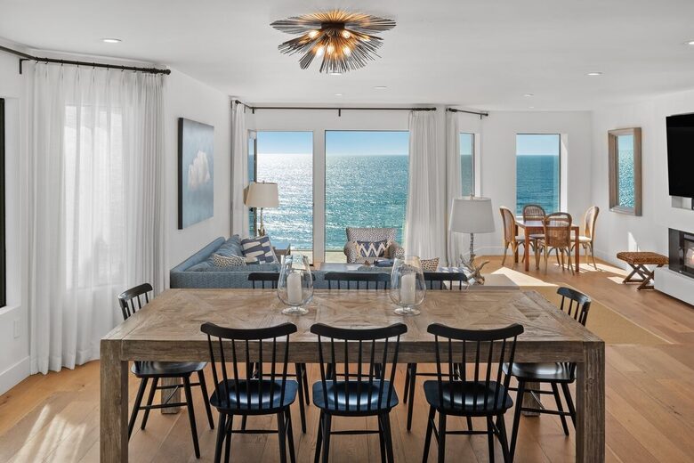 Top Floor Oceanfront Retreat, a Short 3-5 Minute Walk to the Beach - Solana Beach, California
