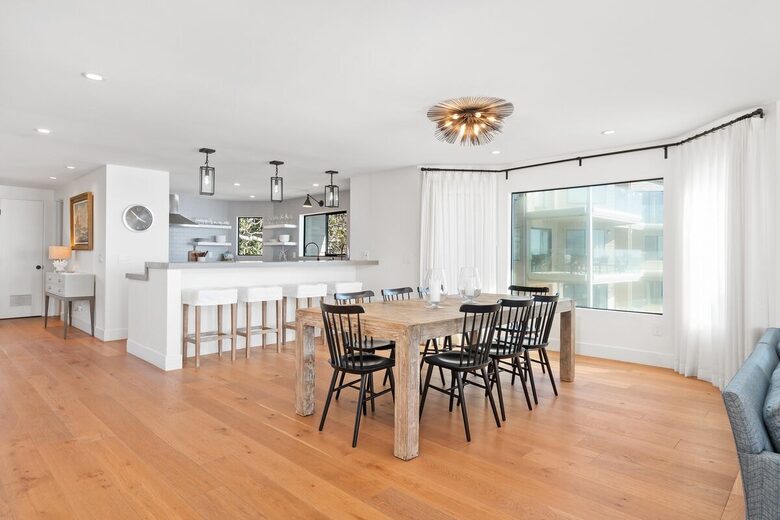 Top Floor Oceanfront Retreat, a Short 3-5 Minute Walk to the Beach - Solana Beach, California