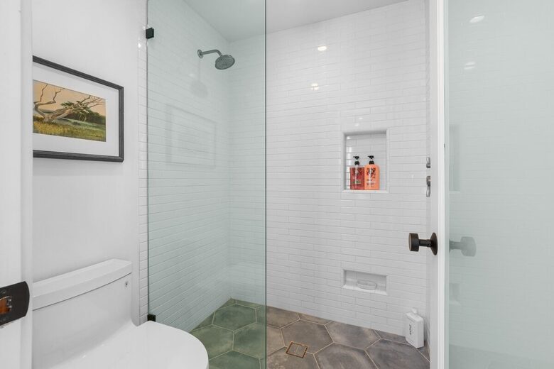 Top Floor Oceanfront Retreat, a Short 3-5 Minute Walk to the Beach - Solana Beach, California