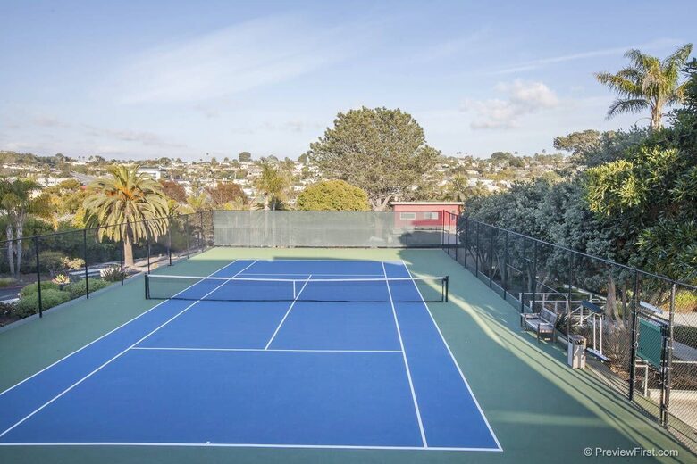 Top Floor Oceanfront Retreat, a Short 3-5 Minute Walk to the Beach - Solana Beach, California