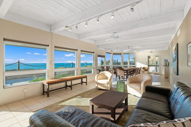 Top Floor Oceanfront Retreat, a Short 3-5 Minute Walk to the Beach - Solana Beach, California