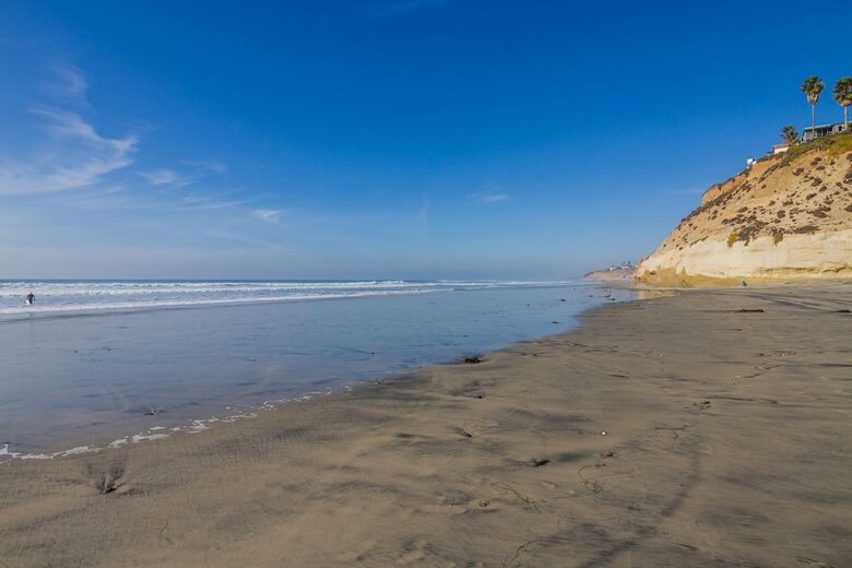 Top Floor Oceanfront Retreat, a Short 3-5 Minute Walk to the Beach - Solana Beach, California