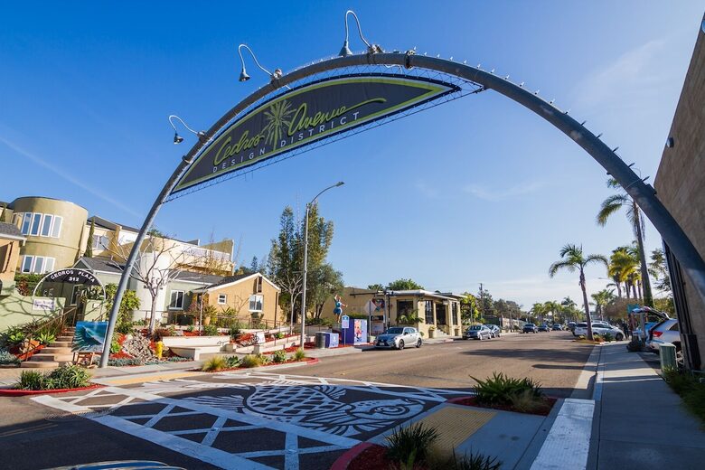 Top Floor Oceanfront Retreat, a Short 3-5 Minute Walk to the Beach - Solana Beach, California